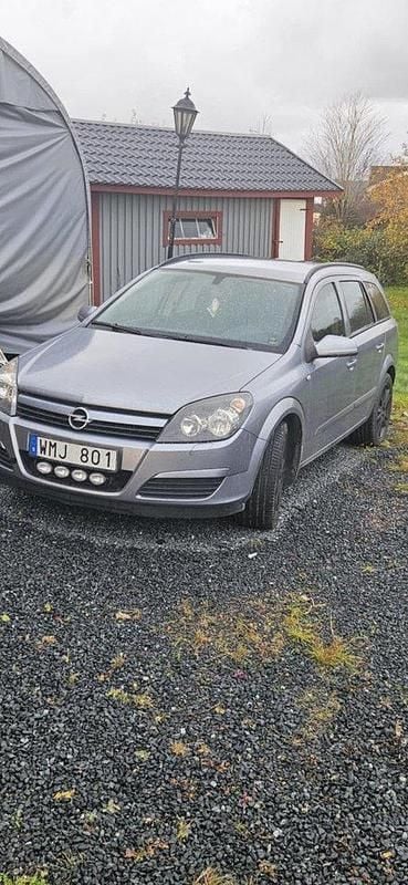 Gul Begagnad 2005 Opel Astra Kombi | 25 000 kr - Bild 1/4