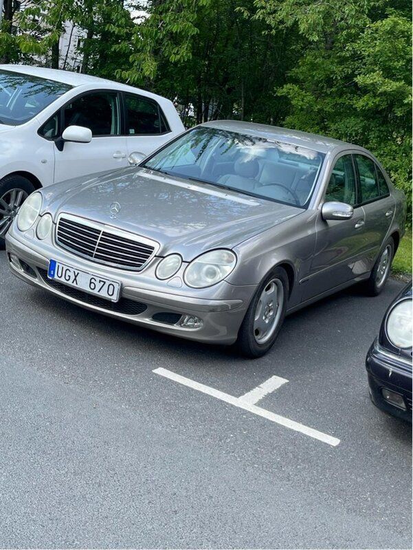 Silver Begagnad 2003 Mercedes E240 Sedan | 27 500 kr (Marknadspris) - Bild 1/4