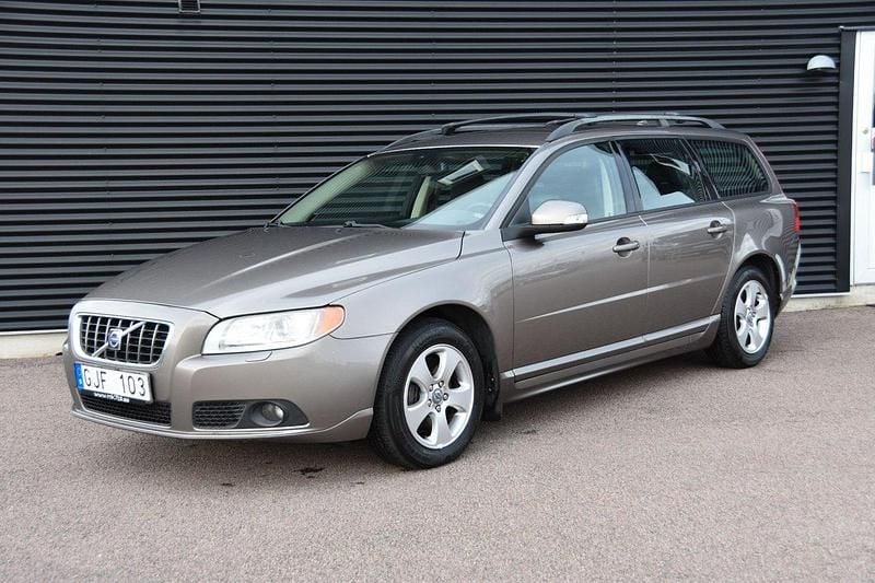 Grå Begagnad 2008 Volvo V70 Momentum Kombi | 69 900 kr (Marknadspris) - Bild 1/4