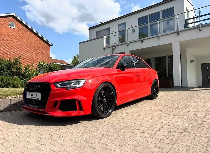 Begagnad Audi RS3 400 HK (294 kW) 2018 Catalunya red metallic Sedan
