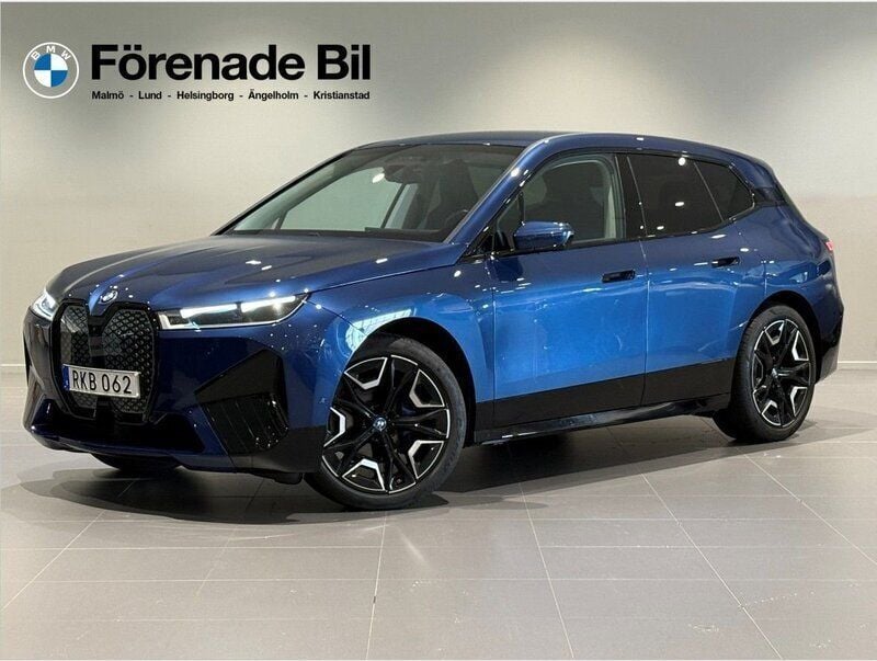 Blå Begagnad 2022 BMW iX Comfort Edition SUV | 519 000 kr (Bra pris) - Bild 1/4