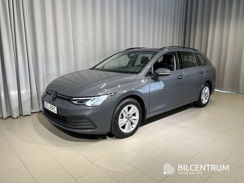 Grå Begagnad 2024 VW Golf VIII Kombi | 299 900 kr (Marknadspris) - Bild 1/4