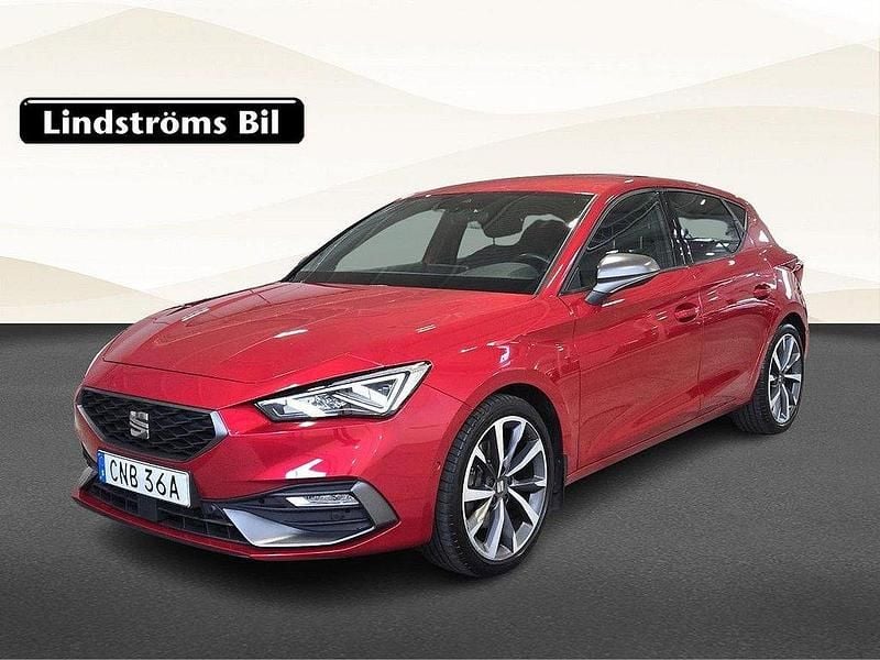 Röd Begagnad 2020 Seat Leon Halvkombi | 229 900 kr (Lite dyr) - Bild 1/3