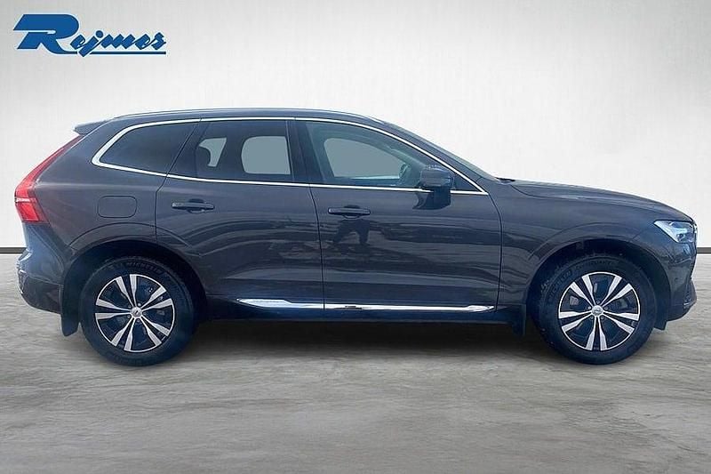 Begagnad Volvo XC60 Core 253 HK (186 kW) 2023 Platinum grey metallic SUV