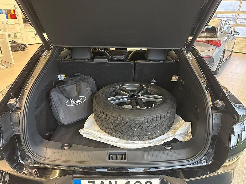 Begagnad Ford Mustang Mach-E 216 kW (294 HK) 2022 Svart SUV