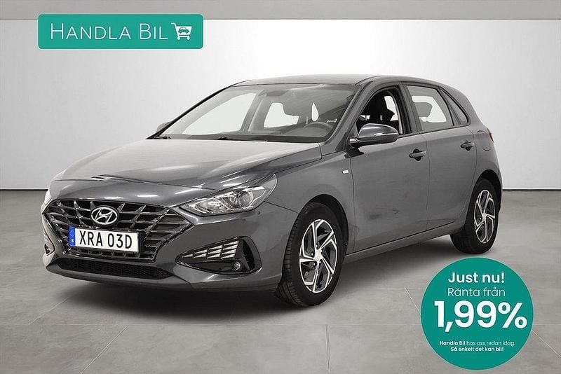 Grå Begagnad 2022 Hyundai i30 Essential Halvkombi | 189 900 kr (Marknadspris) - Bild 1/3