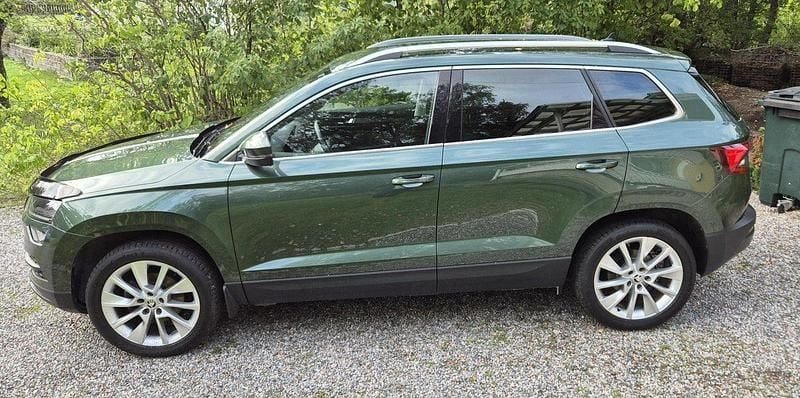 Grön Begagnad 2019 Skoda Karoq Style SUV | 210 000 kr (Marknadspris) - Bild 1/4