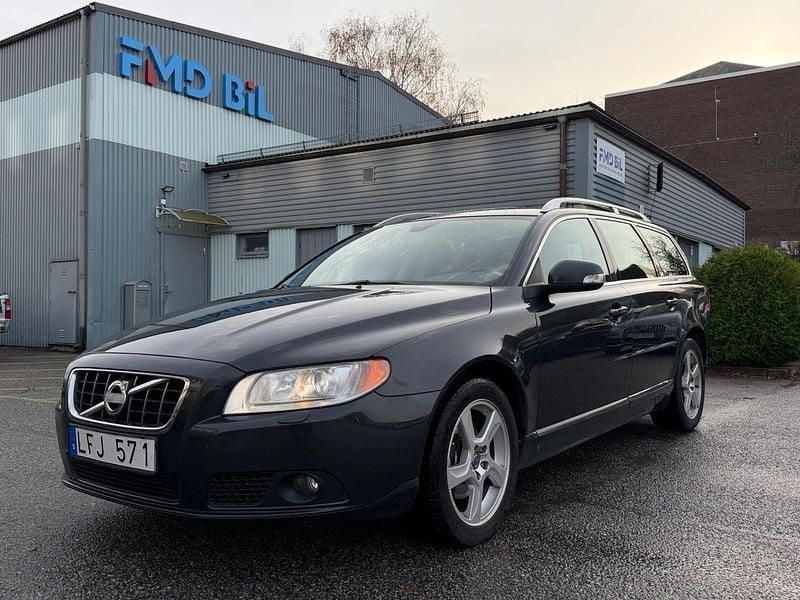 Grå Begagnad 2011 Volvo V70 Summum Kombi | 94 700 kr (Marknadspris) - Bild 1/4
