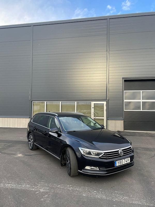 Svart Begagnad 2016 VW Passat GT Kombi | 160 000 kr (Marknadspris) - Bild 1/4