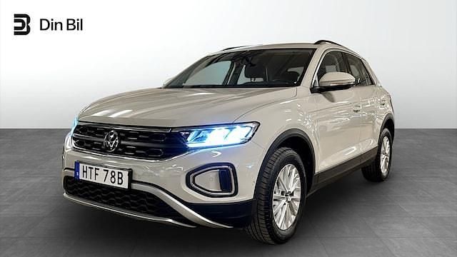 Grå (ascot grey) Begagnad 2022 VW T-Roc Life SUV | 279 900 kr (Marknadspris) - Bild 1/4
