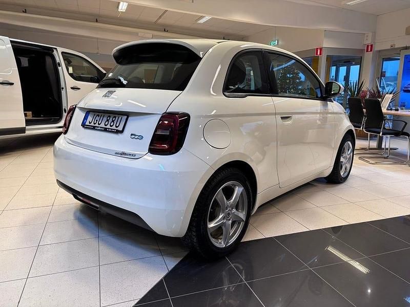 Begagnad Fiat 500e Icon 86 kW (118 HK) 2022 Vit Halvkombi