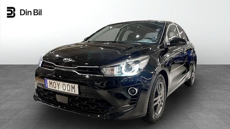 Svart Begagnad 2021 Kia Rio Halvkombi | 149 900 kr (Marknadspris) - Bild 1/4