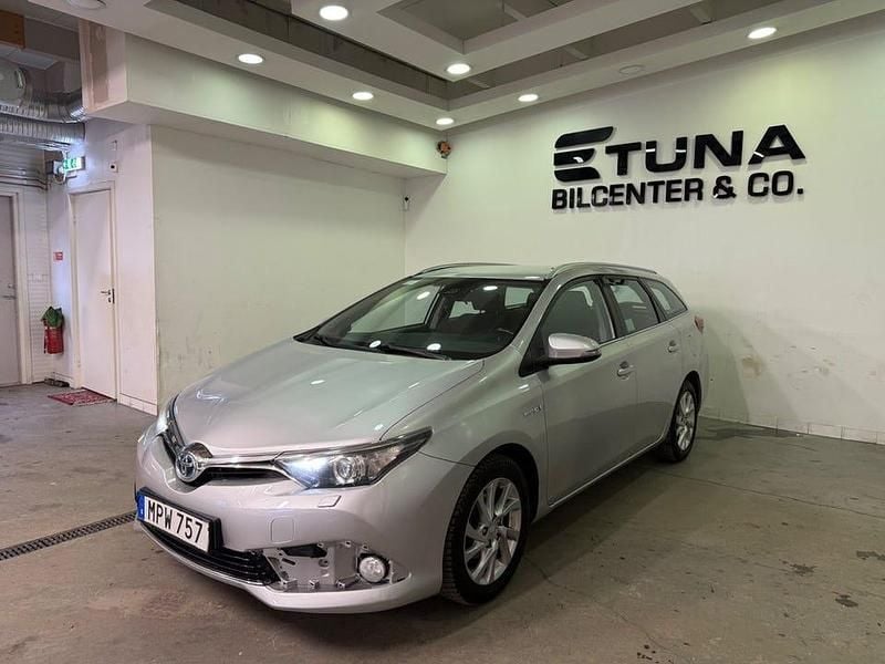 Begagnad Toyota Auris Touring Sports Active 136 HK (100 kW) 2017 Silver Kombi