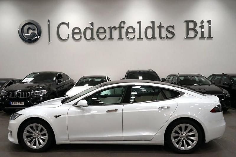 Vit Begagnad 2020 Tesla Model S Long Range AWD Halvkombi | 389 900 kr (Marknadspris) - Bild 1/4
