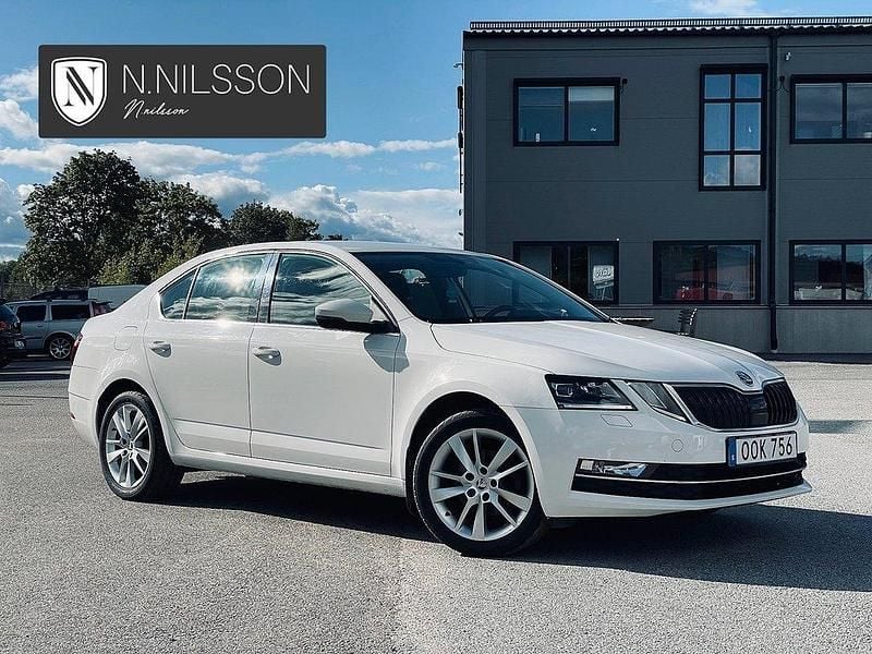 Vit Begagnad 2018 Skoda Octavia Sedan | 129 200 kr (Marknadspris) - Bild 1/4