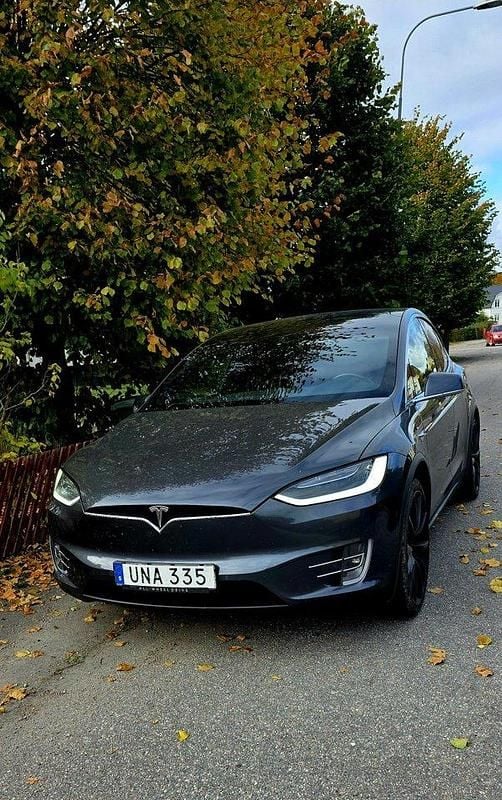 Begagnad Tesla Model X Long Range AWD 311 kW (423 HK) 2018 Grå SUV