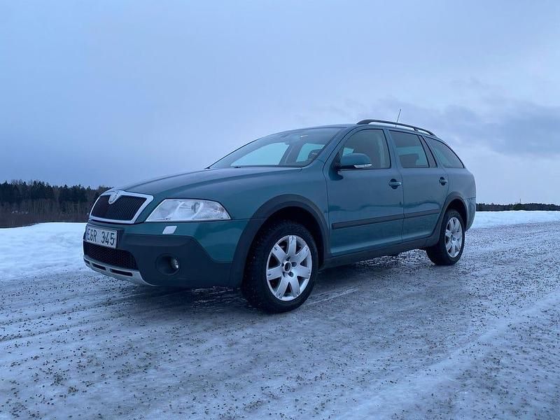 Begagnad Skoda Octavia Scout 140 HK (102 kW) 2007 Ljusgrön Kombi