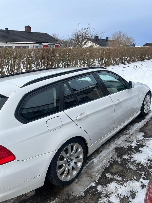 Begagnad BMW 320 184 HK (135 kW) 2011 Kombi