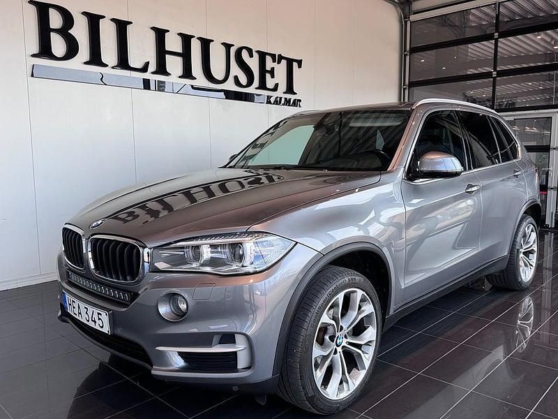 Grå Begagnad 2015 BMW X5 SUV | 299 900 kr (Marknadspris) - Bild 1/4