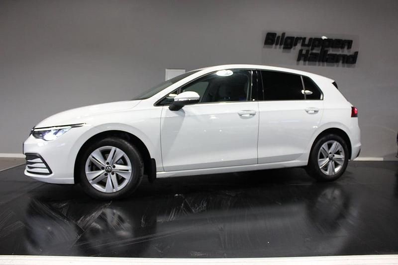 Vit Begagnad 2021 VW Golf VIII Halvkombi | 219 900 kr (Bra pris) - Bild 1/4