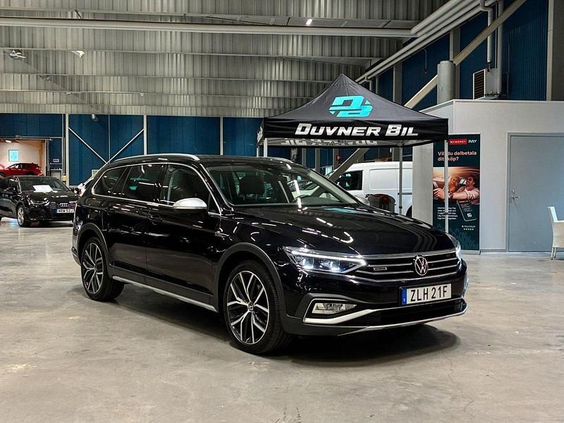 Svart Begagnad 2022 VW Passat Alltrack Kombi | 329 900 kr (Marknadspris) - Bild 1/4