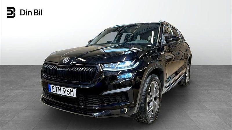 Svart (black magic pärleffekt me) Begagnad 2022 Skoda Kodiaq SportLine SUV | 339 900 kr (Marknadspris) - Bild 1/4
