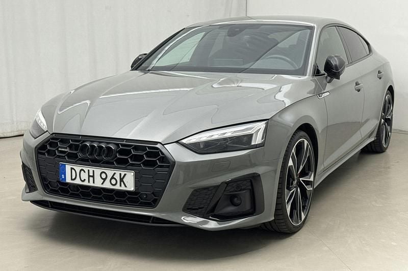 Grå Begagnad 2022 Audi A5 Comfort Sportkupé | 385 000 kr - Bild 1/4