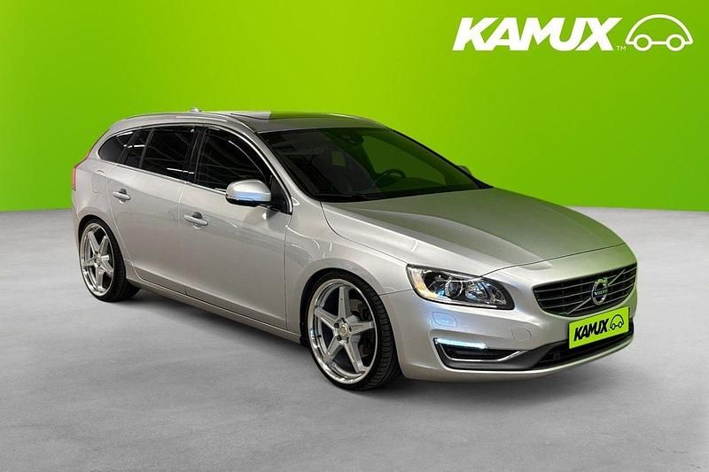 Silver Begagnad 2013 Volvo V60 Summum Kombi | 174 800 kr (Marknadspris) - Bild 1/4