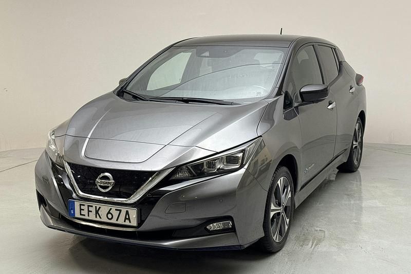 Mörkgrå Begagnad 2019 Nissan Leaf Tekna Halvkombi | 163 000 kr (Lite dyr) - Bild 1/4