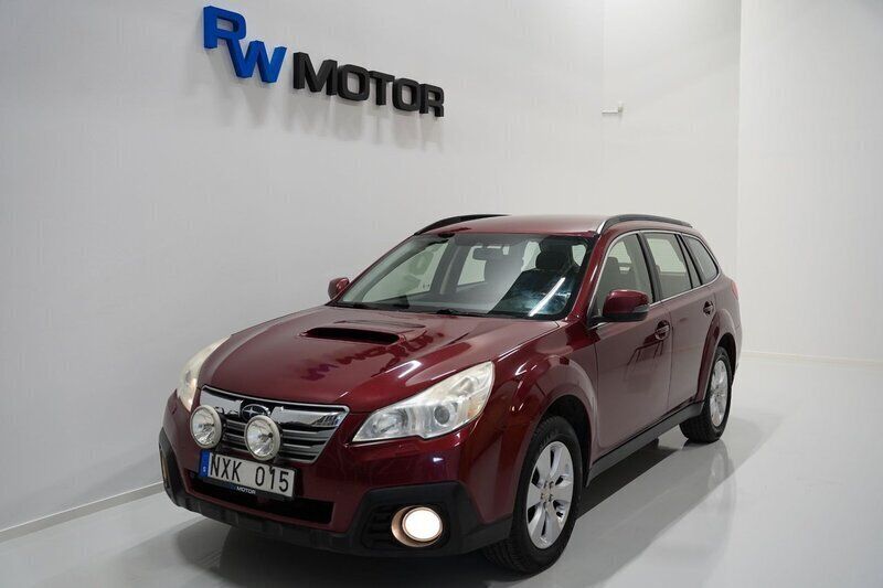 Ljusröd Begagnad 2013 Subaru Outback SUV | 79 700 kr (Marknadspris) - Bild 1/4
