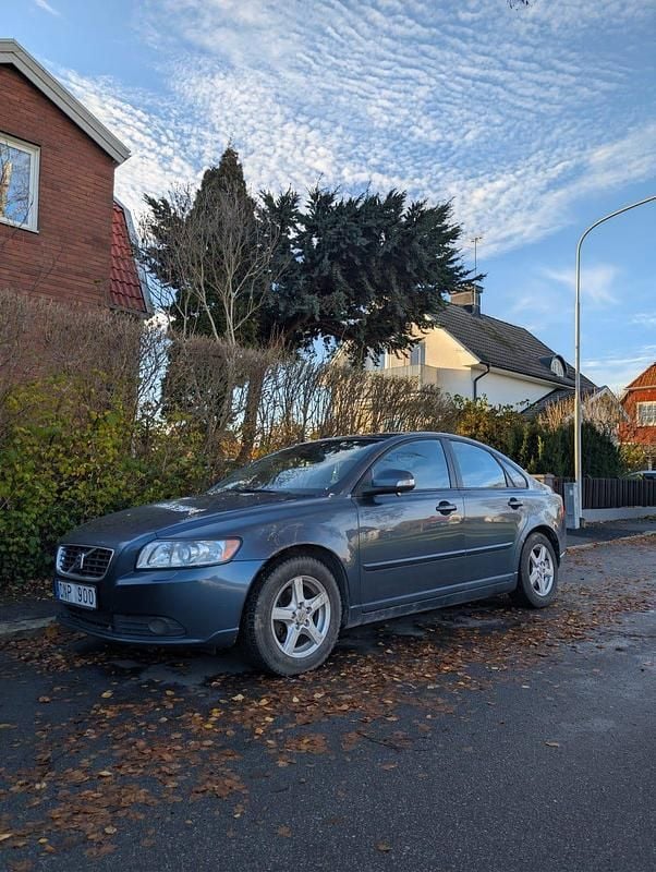 Begagnad 2010 Volvo S40 Sedan | 25 000 kr (Marknadspris) - Bild 1/4
