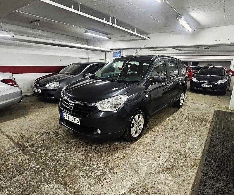 Mörkgrå Begagnad 2013 Dacia Lodgy Minibuss | 54 900 kr (Marknadspris) - Bild 1/4