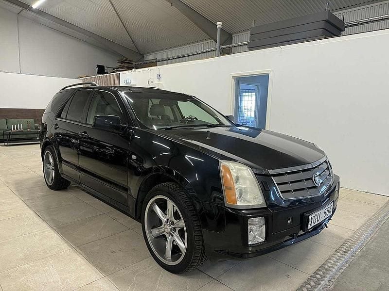 Svart Begagnad 2004 Cadillac SRX SUV | 29 900 kr - Bild 1/4