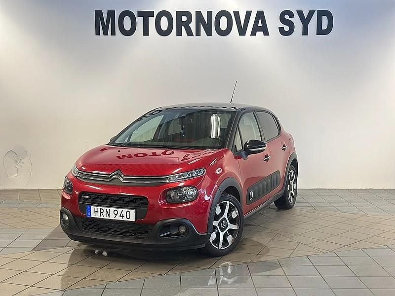 Röd Begagnad 2017 Citroën C3 PureTech Halvkombi | 64 900 kr (Marknadspris) - Bild 1/4