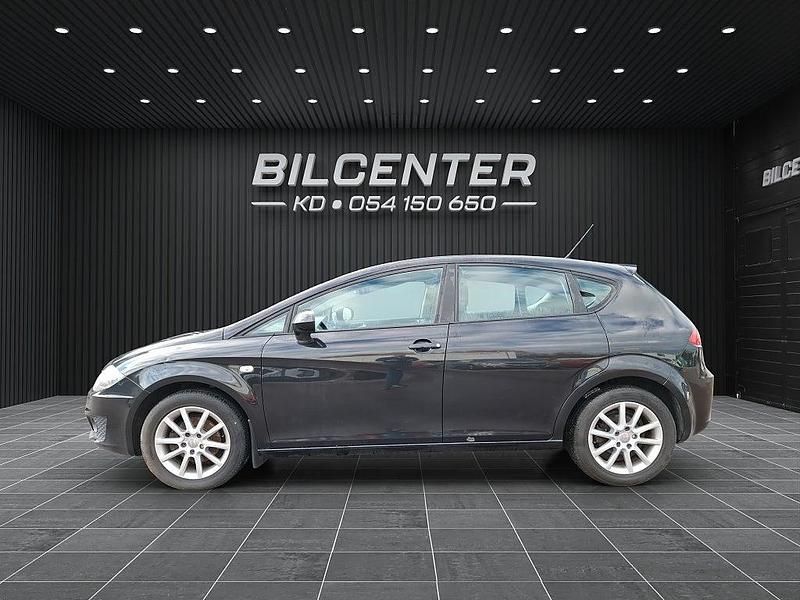 Begagnad Seat Leon Style 105 HK (77 kW) 2010 Svart Halvkombi