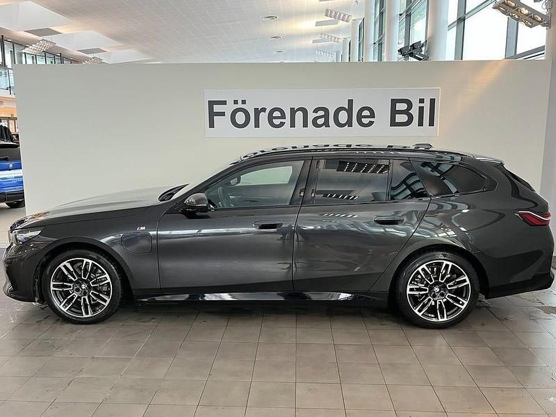 Begagnad BMW 530 M Sport 190 HK (139 kW) 2025 Sophistogrå metallic