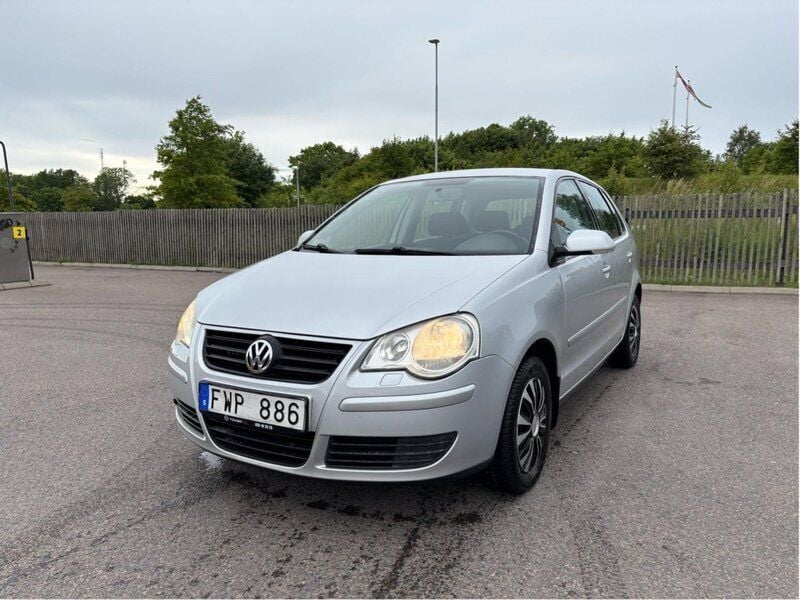 Silver Begagnad 2008 VW Polo Comfortline Halvkombi | 19 900 kr - Bild 1/4