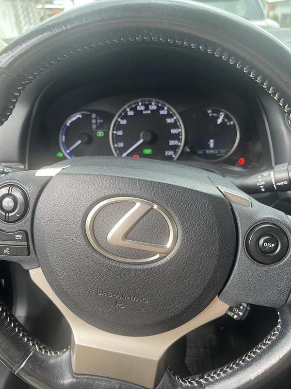 Svart Begagnad 2017 Lexus CT200h Halvkombi | 170 000 kr (Marknadspris) - Bild 1/4