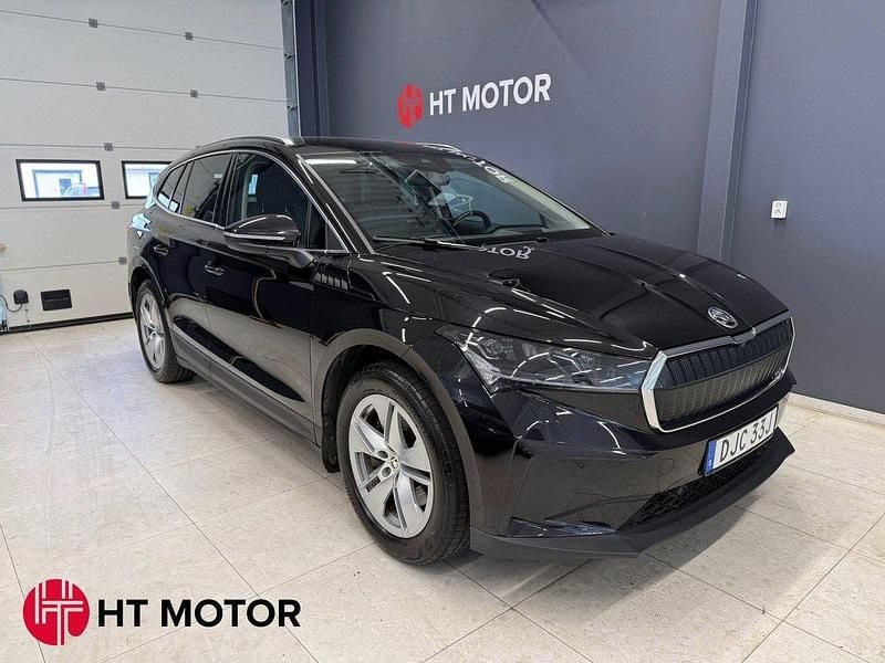 Svart Begagnad 2022 Skoda Enyaq iV SUV | 344 900 kr (Marknadspris) - Bild 1/4