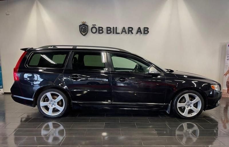 Begagnad Volvo V70 R-Design 180 HK (132 kW) 2011 Svart Kombi
