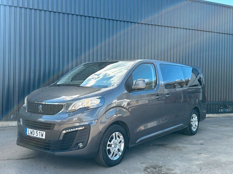 Grå Begagnad 2021 Peugeot e-Traveller Minibuss | 299 900 kr - Bild 1/4