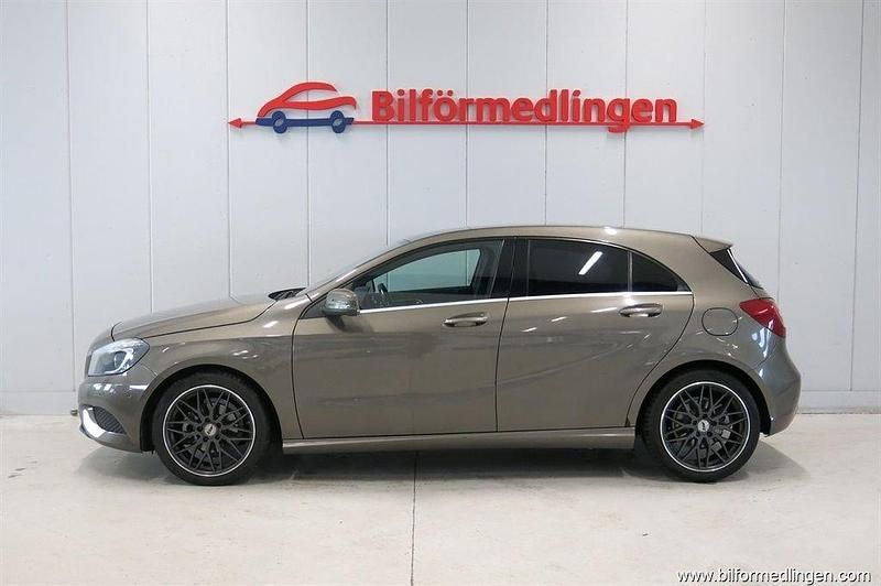 Grå Begagnad 2014 Mercedes A180 Halvkombi | 84 900 kr (Bra pris) - Bild 1/4