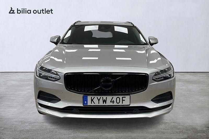Begagnad Volvo V90 Momentum 190 HK (139 kW) 2019 Silver Kombi