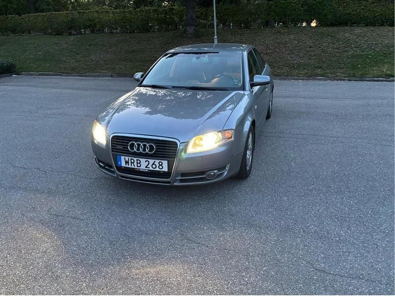 Grå Begagnad 2005 Audi A4 Sedan | 51 000 kr (Lite dyr) - Bild 1/4