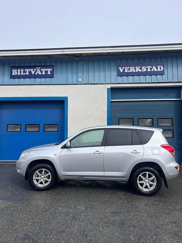 Begagnad 2008 Toyota RAV4 SUV | 79 900 kr (Marknadspris) - Bild 1/4