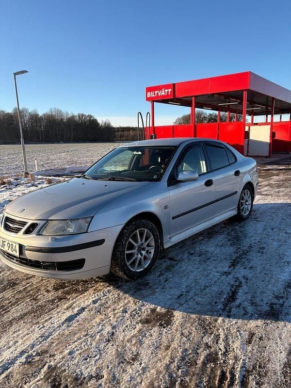 Begagnad 2004 Saab 9-3 Sedan | 25 000 kr - Bild 1/4