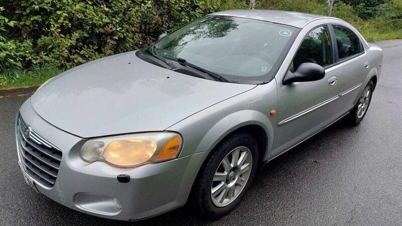 Ljusgrå (grå) Begagnad 2004 Chrysler Sebring Sedan | 24 900 kr - Bild 1/4
