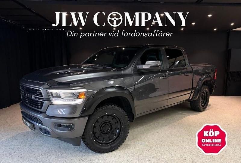 Gråmetallic Begagnad 2019 RAM 1500 Pickup | 549 000 kr (Superpris) - Bild 1/4
