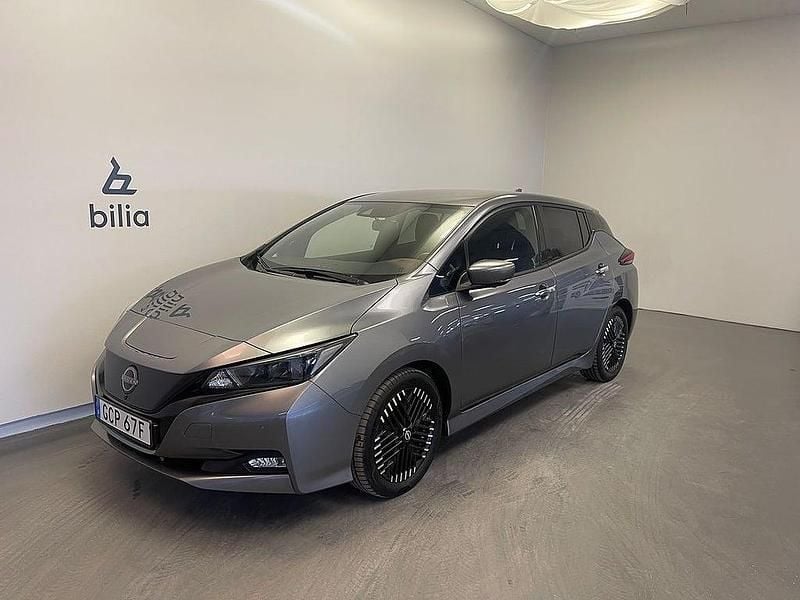 Grå Begagnad 2023 Nissan Leaf N-Connecta Halvkombi | 189 000 kr (Marknadspris) - Bild 1/3
