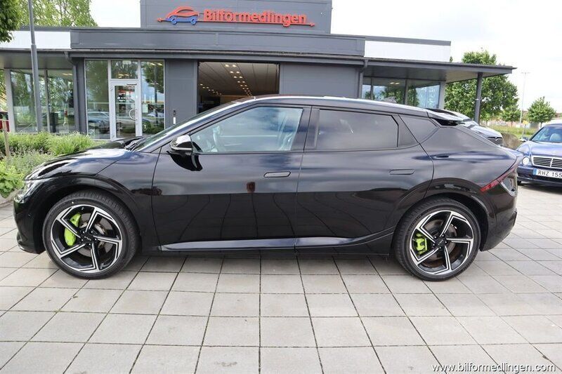 Svart svart Begagnad 2022 Kia EV6 4 SUV | 449 900 kr - Bild 1/4